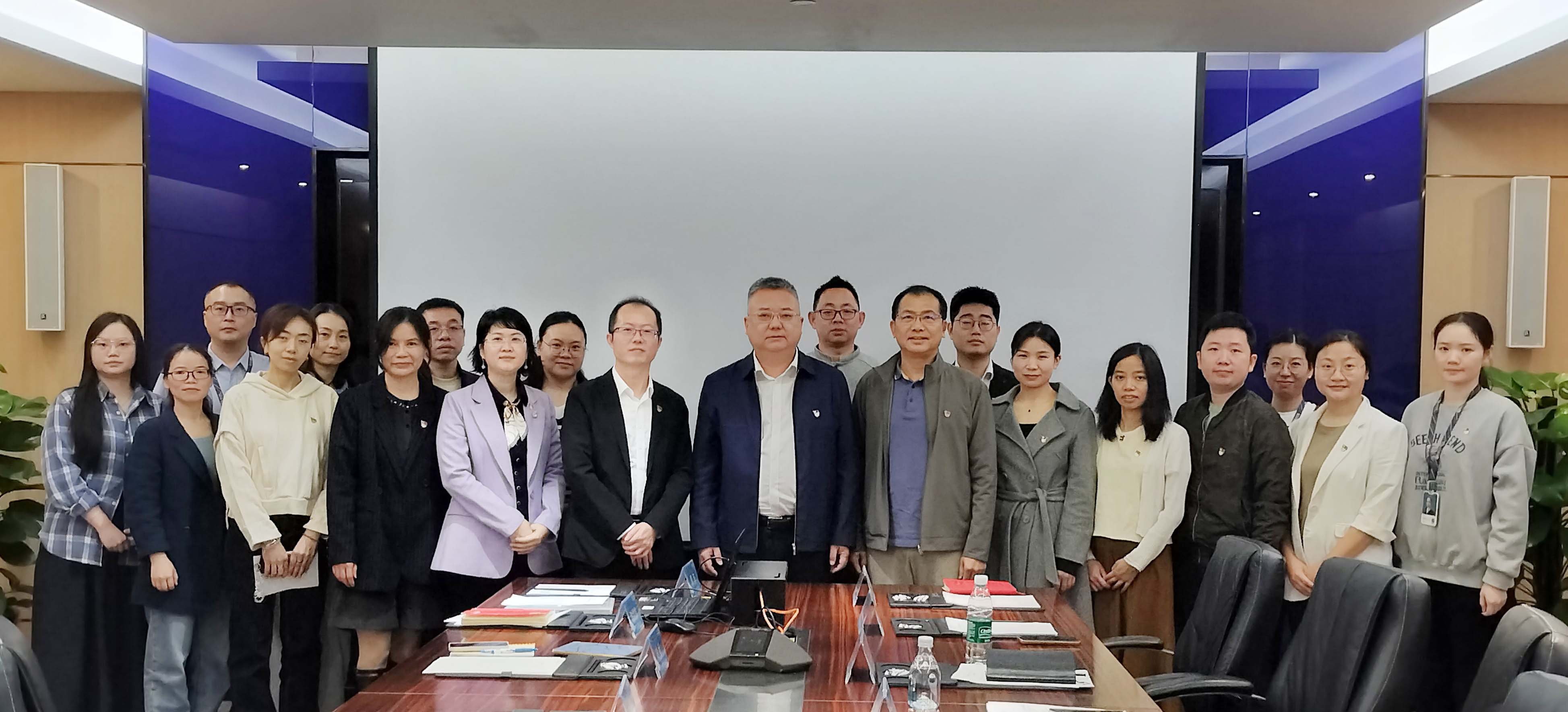 李程任深圳市jinnianhui今年会供应链股份有限公司党委书记，钟志华任党委副书记、纪委书记